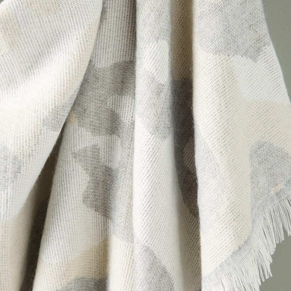 NWT Anthropologie Grey  Frayed Camp Scarf - Picture 2 of 2